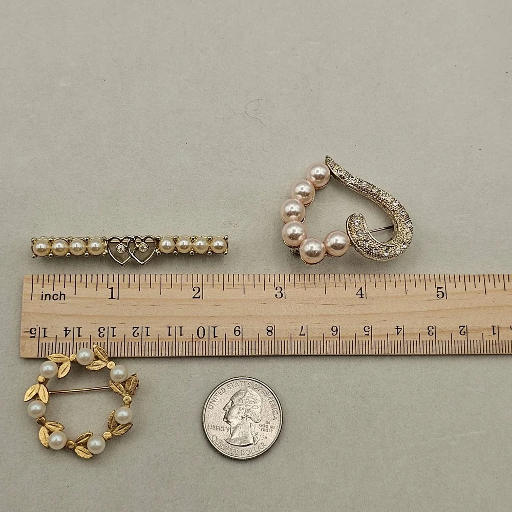 Vintage Brooch Pin Lot 3pc‎ Gold Silver Tone Faux Pearl Heart Wreath Rhinestone